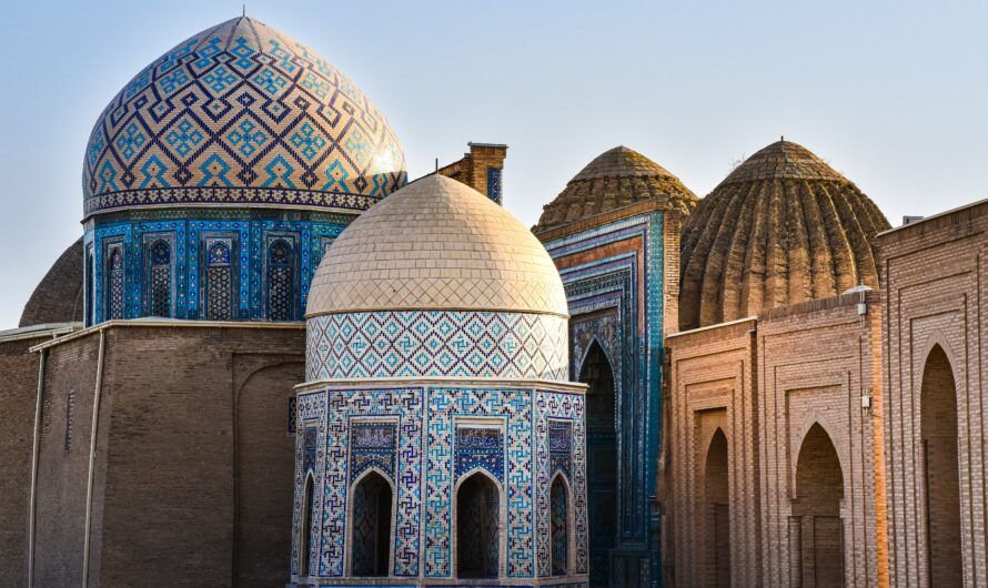 В июне Узбекистан занял место в топ-5 самых популярных направлений среди российских туристов. Однако, если учитывать стоимость перелетов в обе стороны, то Узбекистан занимает третье место, а по популярности среди туристов – четвертое.
